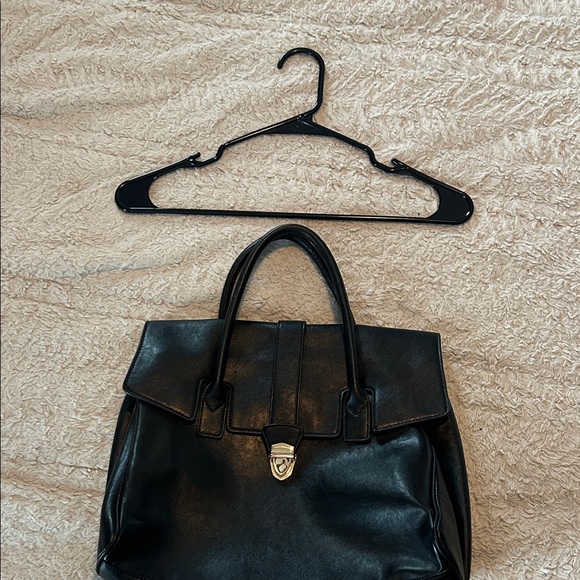 Elegant Black Leather Handbag - Picture 3 of 16